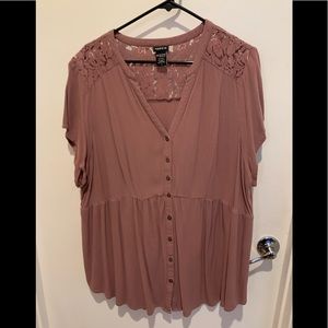 Torrid top-Pretty lace around shoulder area